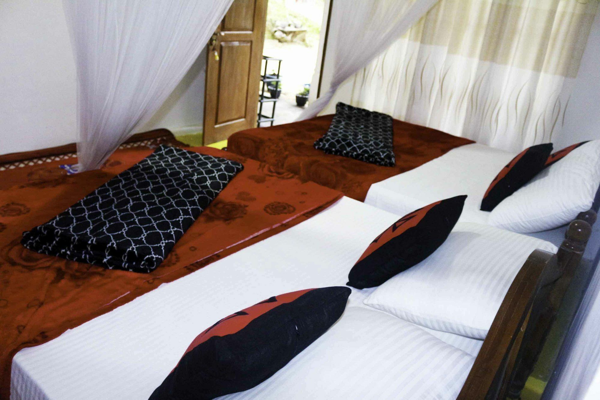 Yoho Chamith Homestay เอลลา ภายนอก รูปภาพ